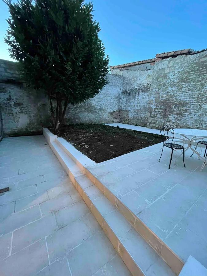 Le Jardin Niortais - Hyper Centre- Proche Gare - Paisible - Grand Jardin Prive, Wifi Hd -Netflix Apartamento Exterior foto