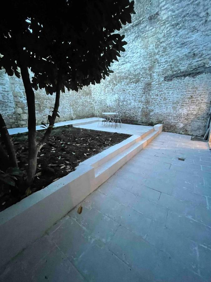 Le Jardin Niortais - Hyper Centre- Proche Gare - Paisible - Grand Jardin Prive, Wifi Hd -Netflix Apartamento Exterior foto
