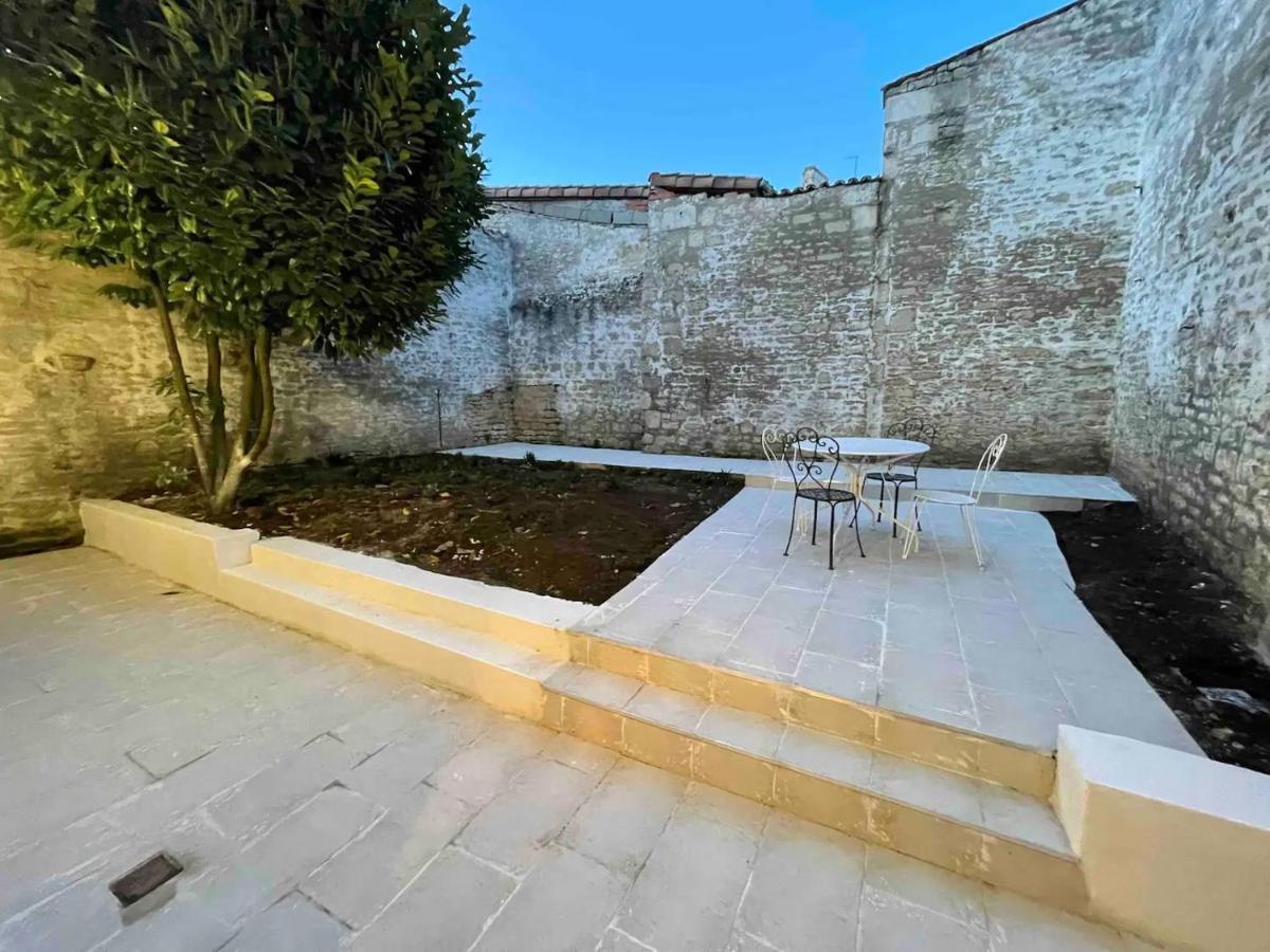 Le Jardin Niortais - Hyper Centre- Proche Gare - Paisible - Grand Jardin Prive, Wifi Hd -Netflix Apartamento Exterior foto